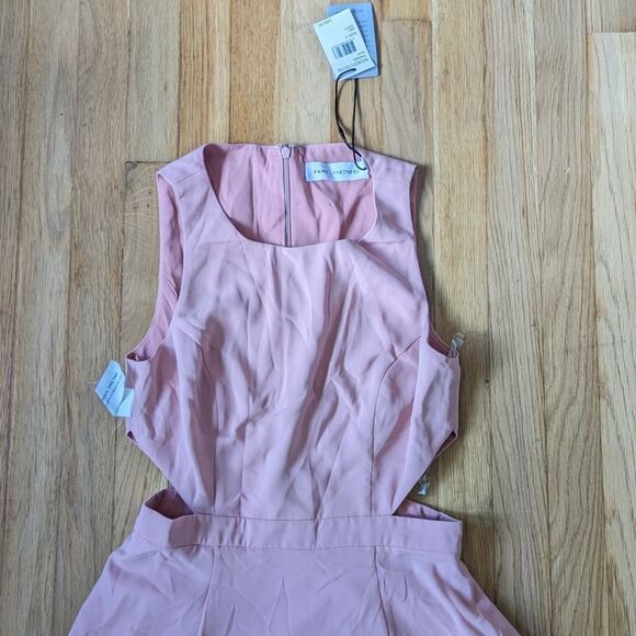 Fame and Partners light blush pink high neck dress with side cutouts NWT - Picture 6 of 7